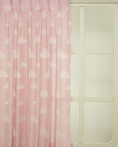 kinderkamer-clouds-licht-roze-26